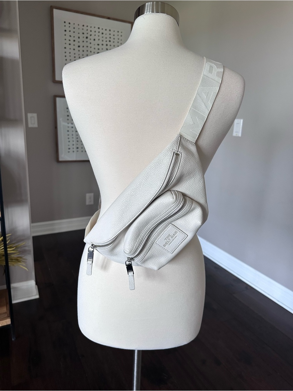 Marc Jacobs The Belt Bag Crossbody Stone Pebble Leather w/ Dust Bag EUC worn 1x